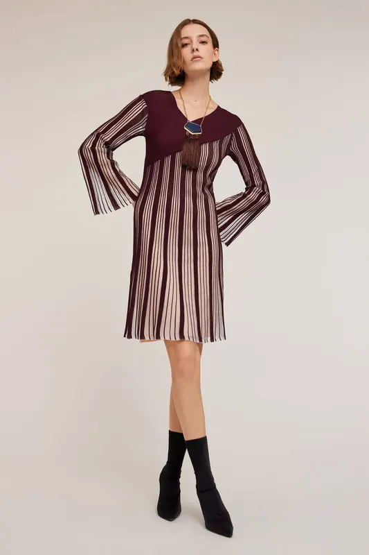 Motivi Pleated Effect Lurex Knit Striped Dress Burgundy Maat: M | Midi Jurken Outlet | Dames | Bordeaux