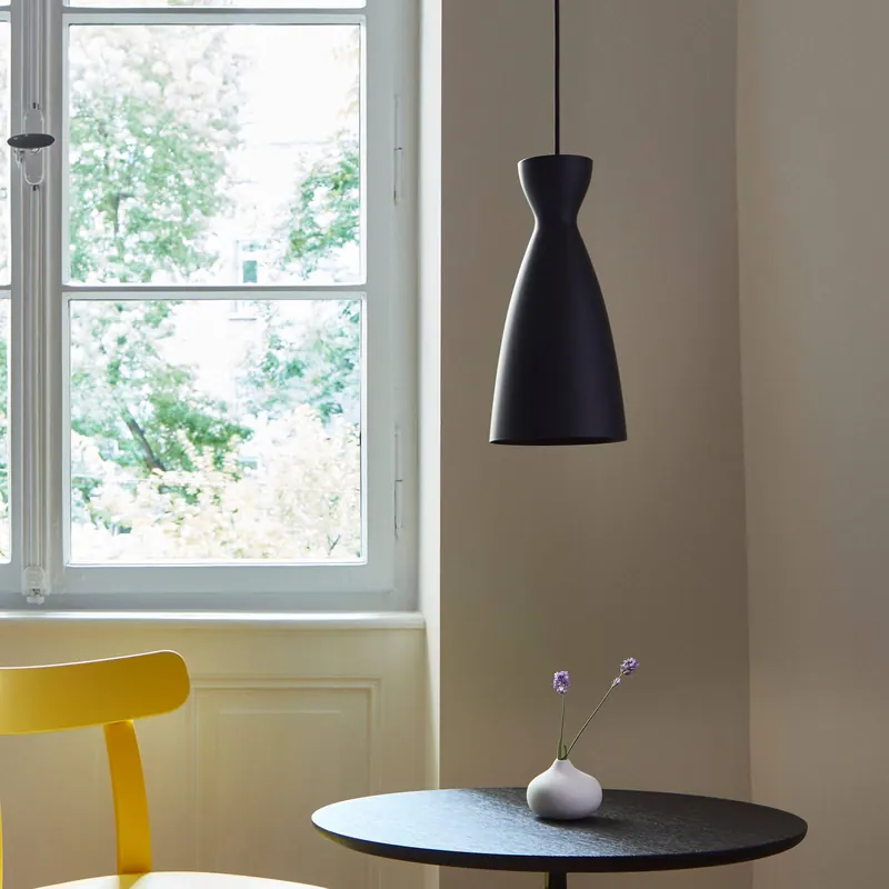 Nyta Pretty long lampa wisząca 3m, czarna matowa