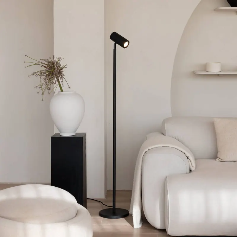 GOOD & MOJO Lampa podłogowa Java, czarna, 141 cm, bambus, GU10