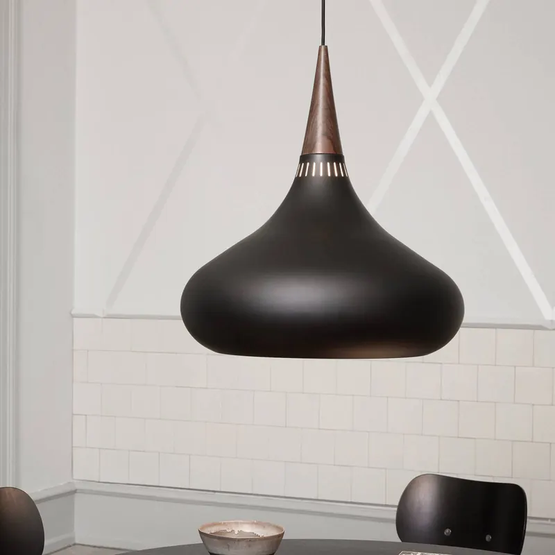 FRITZ HANSEN Orient P3 Lampa wisząca czarna/różowa Ø 50 cm