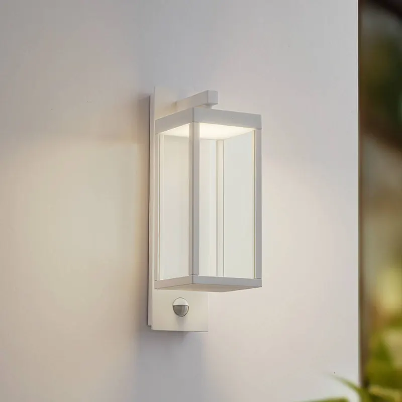 Kinkiet zewnętrzny LED Lucande Ferdinand, biały, z czujnikiem, 38 cm