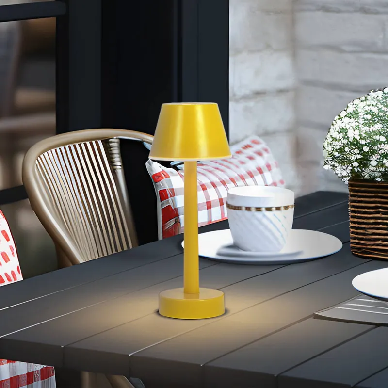 Lampka akumulatorowa LED Gaja, żółta, USB, IP44, RGBW, ściemniana