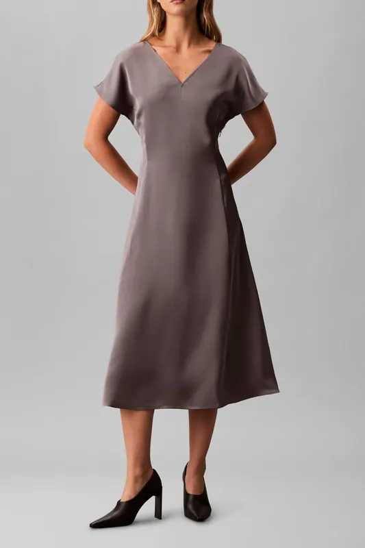 Calvin Klein Matte Shine Satin Dress Pewter Maat: 8 | Midi Jurken Outlet | Dames | Grijs