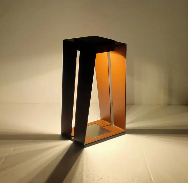 Latarnia solarna LED Skaal z czujnikiem, Corte, 40 cm