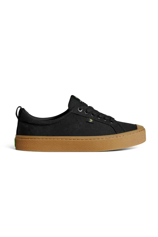 Cariuma Oca Canvas All Black Maat: 36 | Sneakers Outlet | Unisex | Zwart