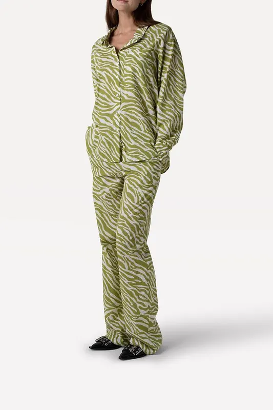 Another Label Wanda Pants Abstract Green Maat: S | Nachtmode Outlet | Dames | Groen
