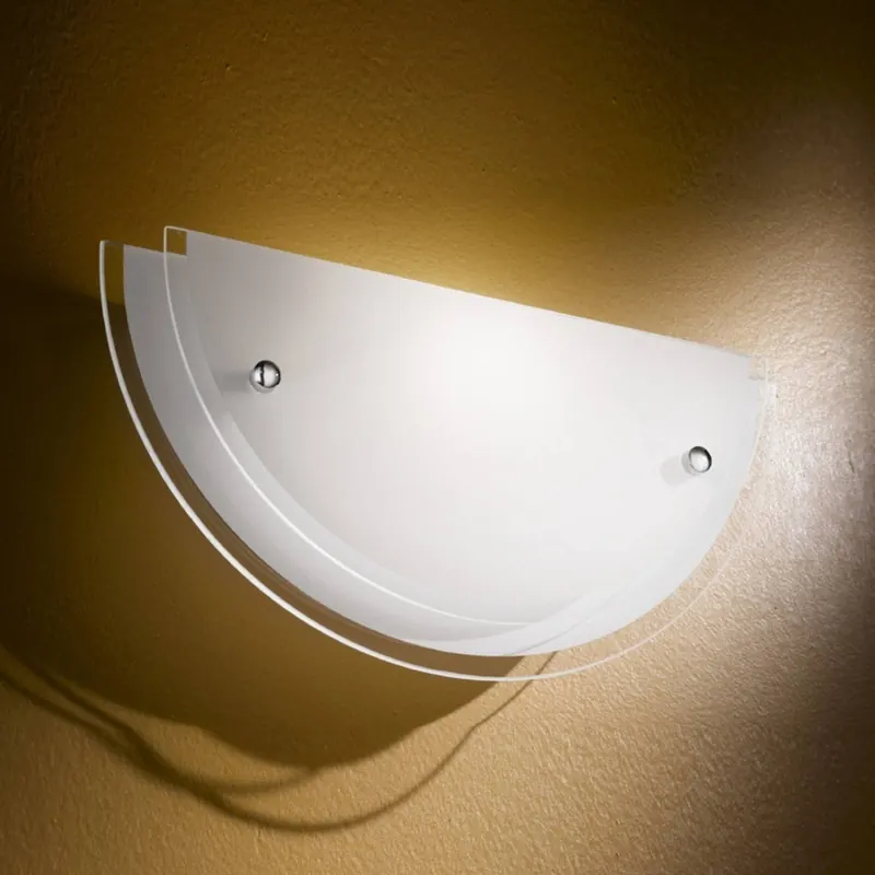 Atrakcyjna, szlifowana szklana lampa ścienna Hill
