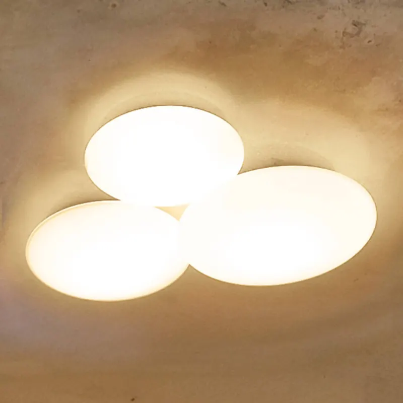 Vibia Puck – 3-punktowa lampa sufitowa