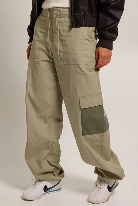 America Today Peppe Light Khaki Maat: S | Cargobroeken Outlet | Dames | Bruin