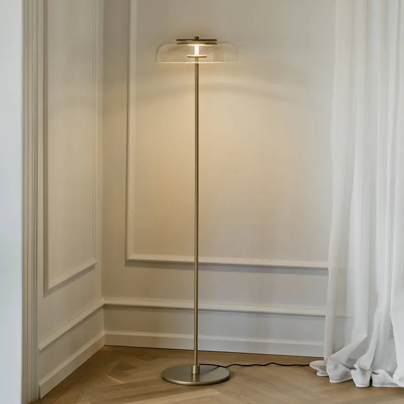 Lampa stojąca LED Nuura Blossi, wysokość 120 cm, kolor złoty/przezroczysty