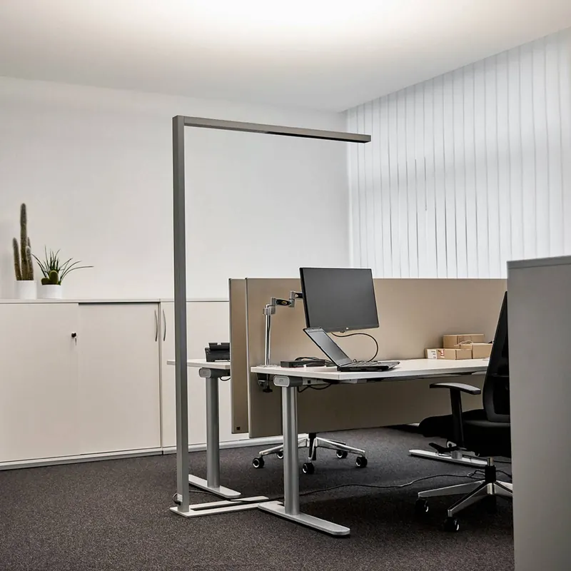 Arcchio lampa stojąca biurowa LED Jolinda, srebrny, CCT, czujnik,