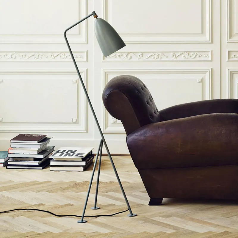 Gubi Gräshoppa Trójnożna lampa stojąca, szara