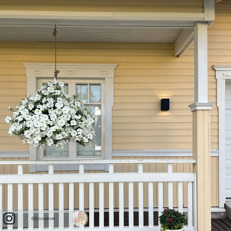 Philips Hue Resonate kinkiet zewnętrzny LED, RGBW, czarny