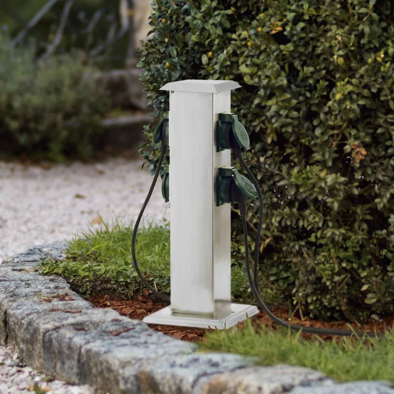 Kolumna z gniazdami elektrycznymi ze stali szlachetnej Park 4