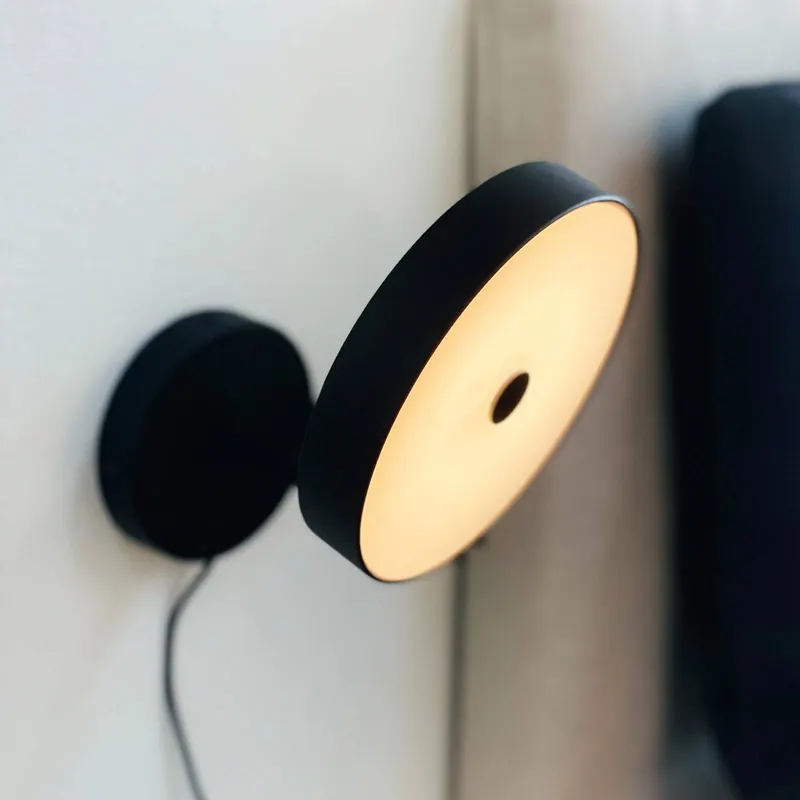 Kinkiet LED Dyberg Larsen Starlight, czarny, Ø14 cm, ściemniany.