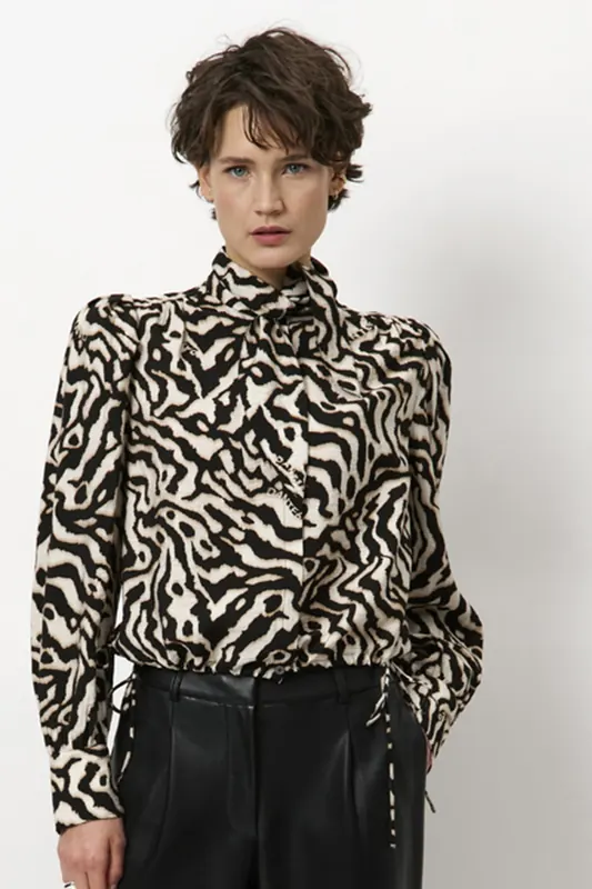 Dante6 -cheska Printed Pussy Bow Blouse Black/cream Maat: 42 | Longsleeves Outlet | Dames | Zwart