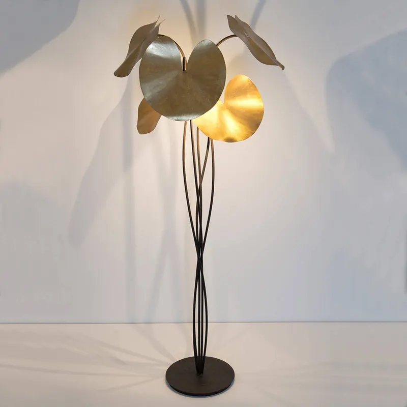 Lampa stojąca LED Controversia, złoty klosz