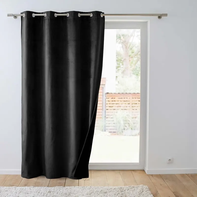 Czarna aksamitna zasłona termiczna 140x260 cm Polarchic – douceur d'intérieur