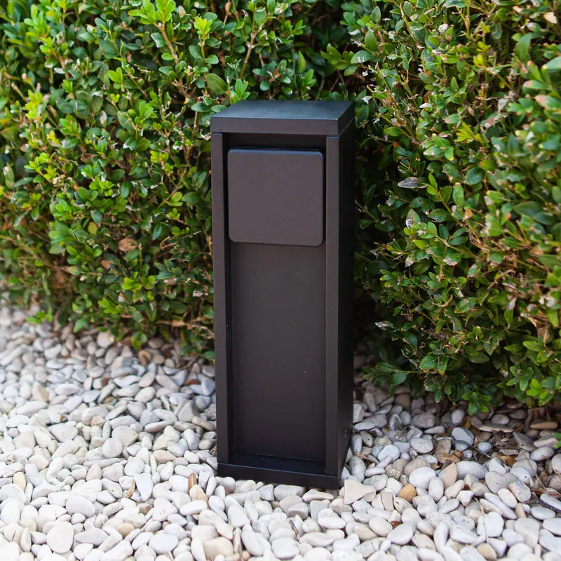 Kolumna z gniazdkami MAINS, czarna, wysokość 24 cm, IP54, maks. 3500 W