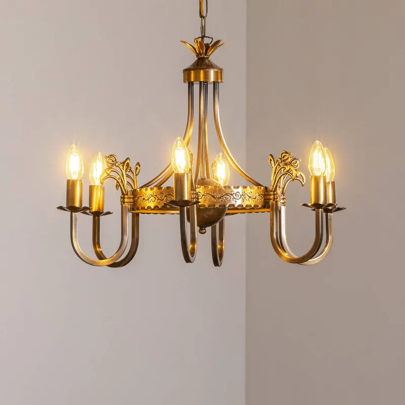 Żyrandol Castle, jasna patyna, Ø 62 cm, metal, 6-punktowa.