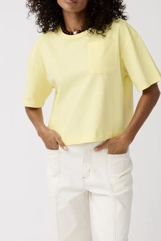 Alchemist Tee Ashley Butter Yellow Maat: L | Tops Outlet | Dames | Geel