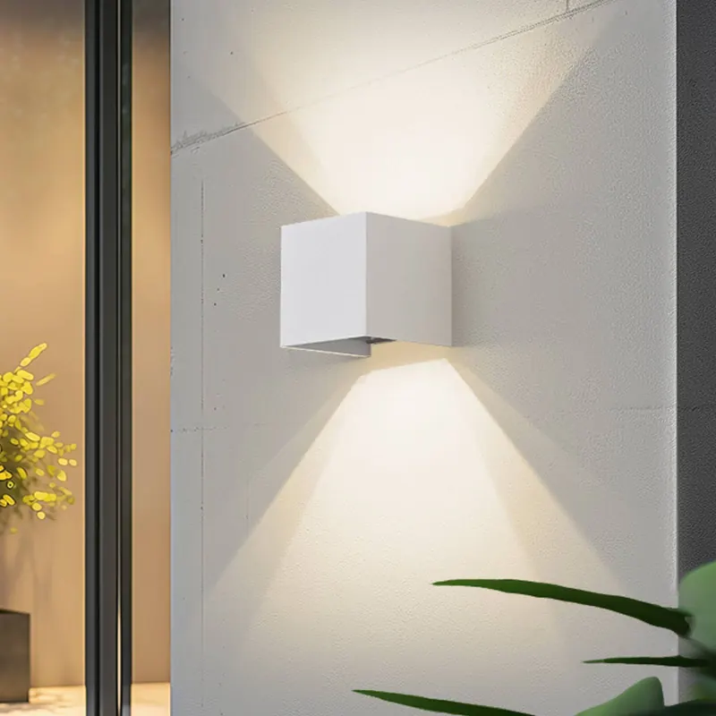 Lindby Smart – kinkiet zewnętrzny LED Dara, 10 cm, biały, CCT Tuya