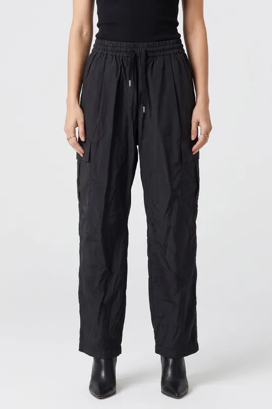 ARKET Carrie Tech Taffeta Trousers Black Maat: L | Cargobroeken Outlet | Dames | Zwart