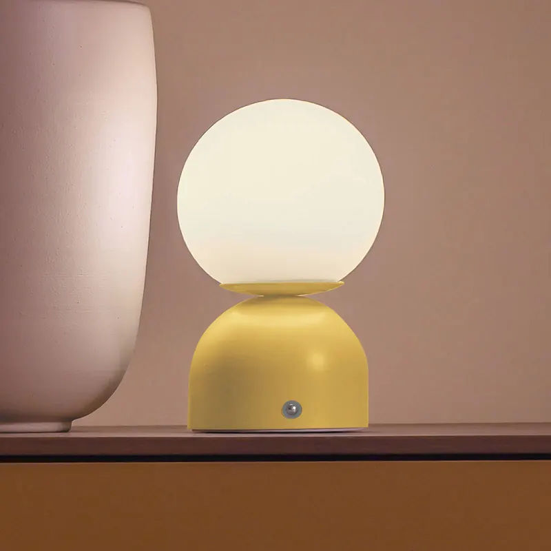 Lampa stołowa LED na akumulator RUDI, żółta, wysokość 20 cm, CCT, regulacja