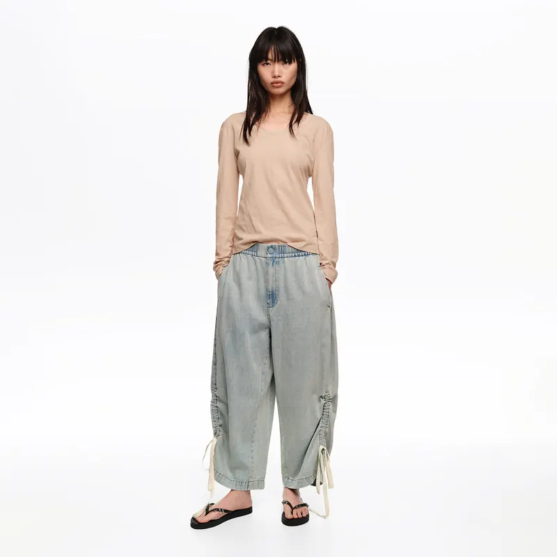 Spodnie jogger marszczone denim jasnoniebieskie
