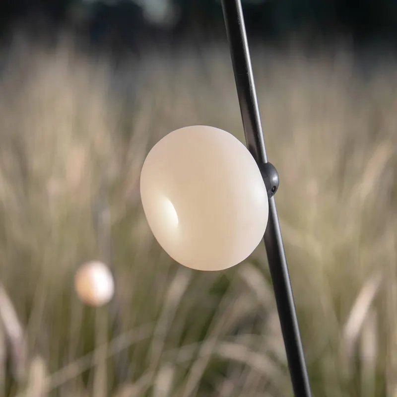 Karman Pois lampa stojąca grot IP65 3 000 K 118 cm