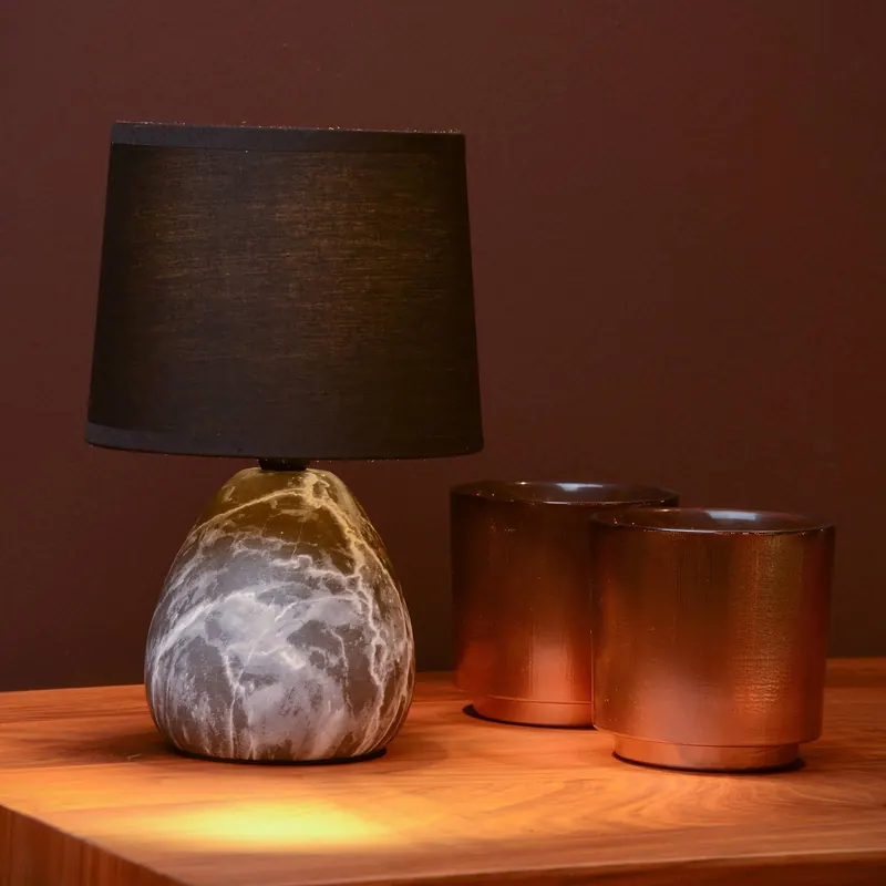 Lampa stołowa Marmo z ceramiczną podstawą, czarna