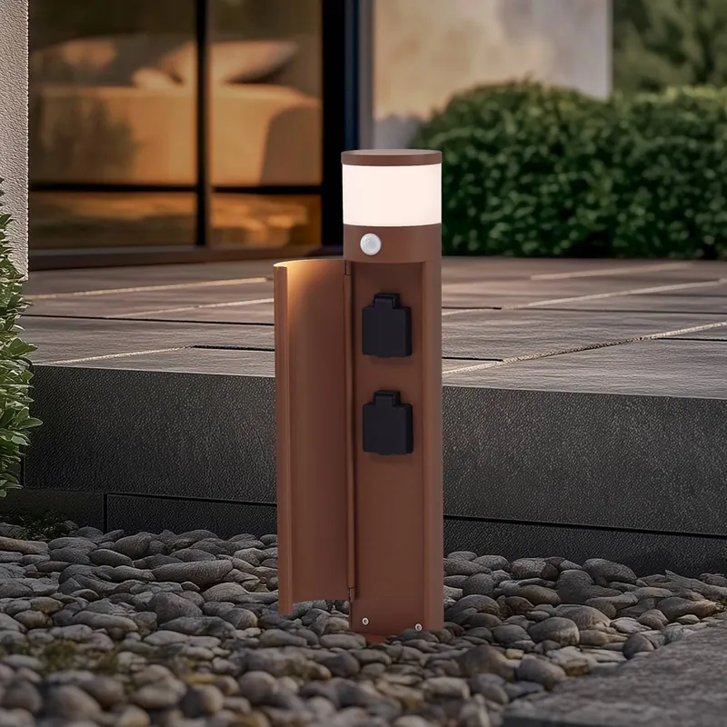 Lucande Lampa cokołowa Corban, rdza, czujnik, gniazdka, IP44
