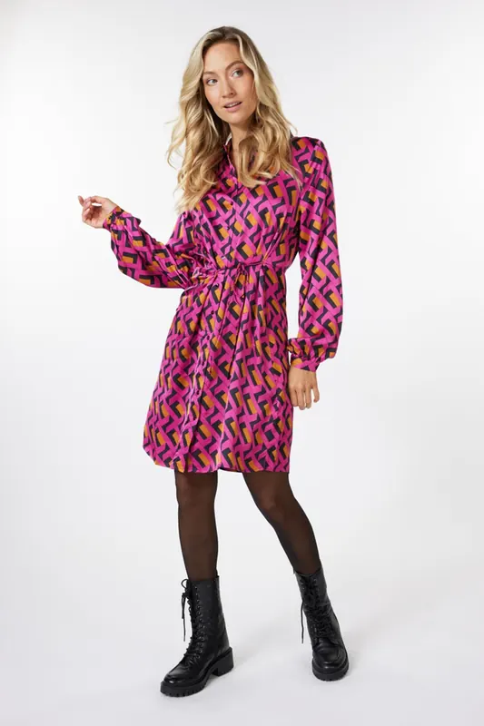 EsQualo Dress Overlap Detail Geo Print Print Maat: 36 | Blousejurken Outlet | Dames | Roze