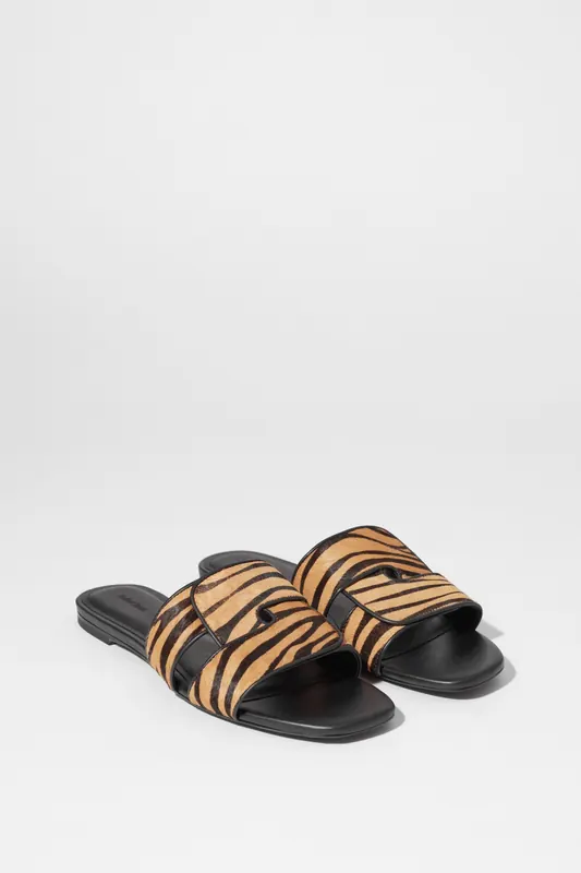 & Other Stories Faye Summer Flat Brown Maat: 40 | Sandalen Outlet | Dames | Zwart