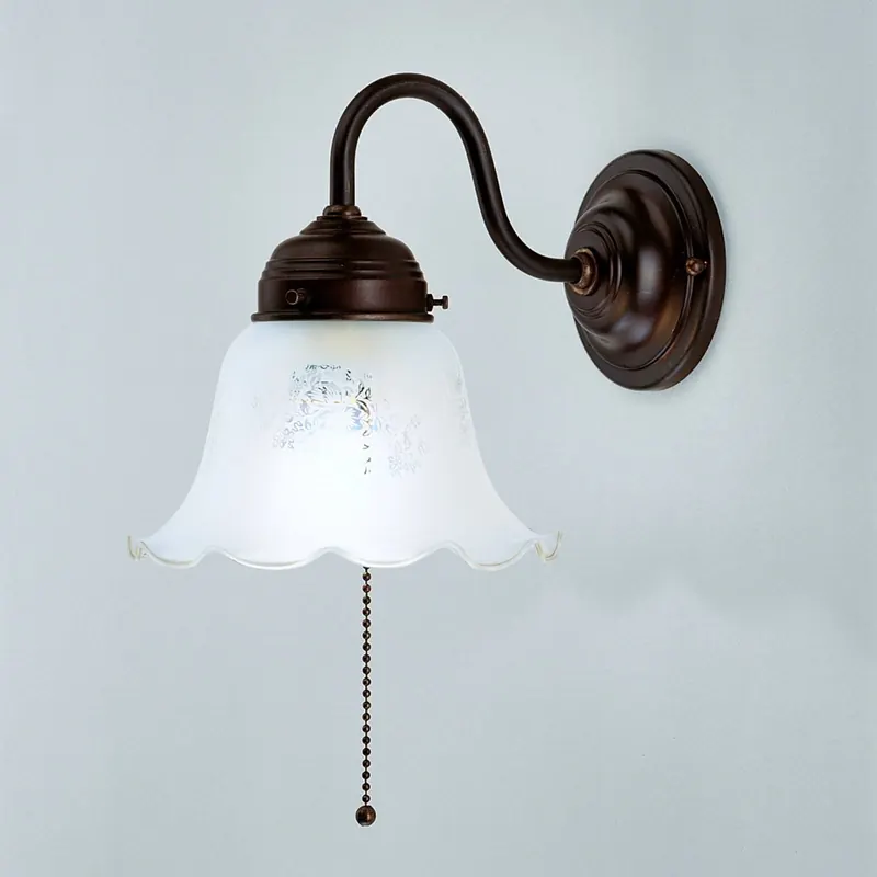Lampa ścienna Gretchen z antycznym mocowaniem