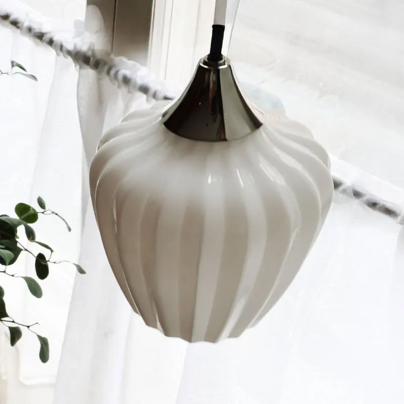 Lampa wisząca Amalfi, biała opalowa, Ø 14 cm, szkło, E14, wtyczka