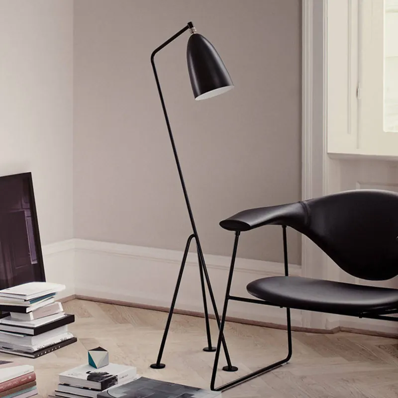 Gubi Gräshoppa Trójnożna lampa stojąca, czarna
