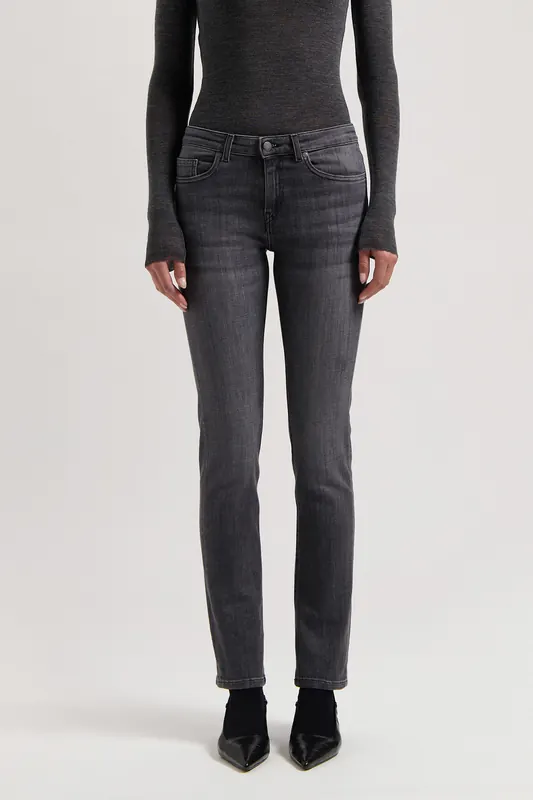 Mud Jeans Faye Low Slim - Authentic Black Authentic Black Maat: W34L32 | Slim Jeans Outlet | Dames | Grijs