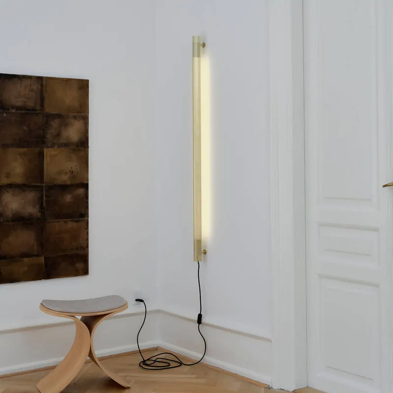 GEJST Kinkiet Radent w kolorze mosiężnym, wysokość 135 cm, G13 LED