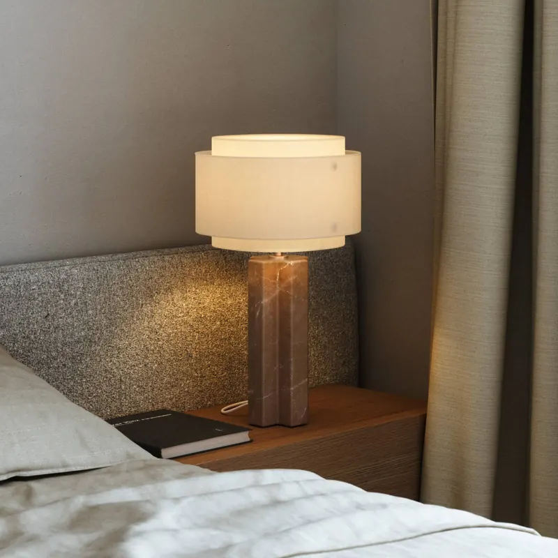 Lampa stołowa Takai z tkaniny i marmuru