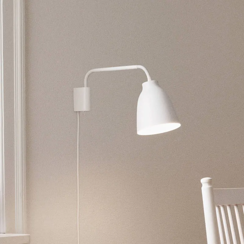 FRITZ HANSEN Caravaggio lampa ścienna, biała