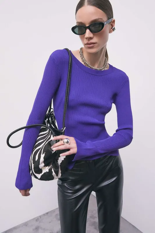 Sweter slim w prążki z mieszanki wiskozy