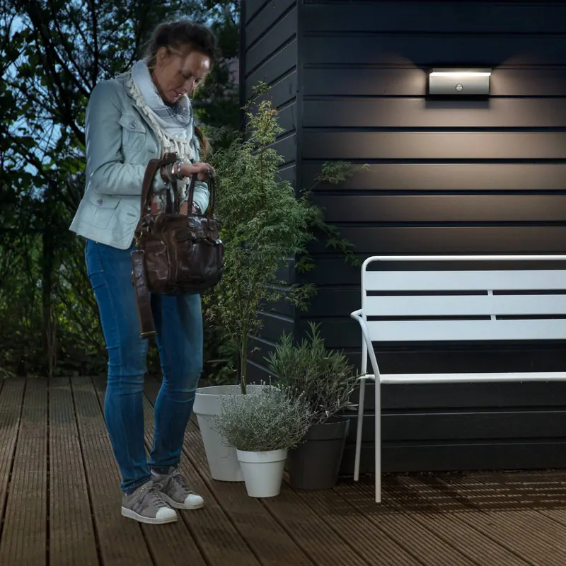 Philips Kinkiet zewnętrzny LED Bustan, zestaw 2 szt. Czujnik 2700 K