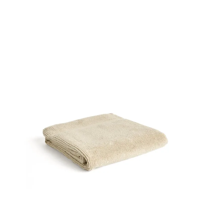 Beżowy bawełniany ręcznik kąpielowy frotte 70x140 cm Olvira – Kave Home