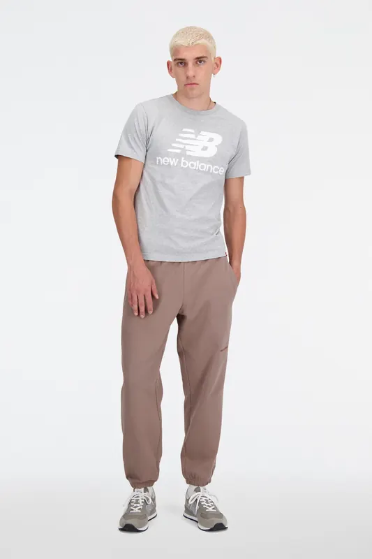 New Balance Athletics Linear Pant Mushroom Maat: S | Joggingbroeken Outlet | Heren | Bruin