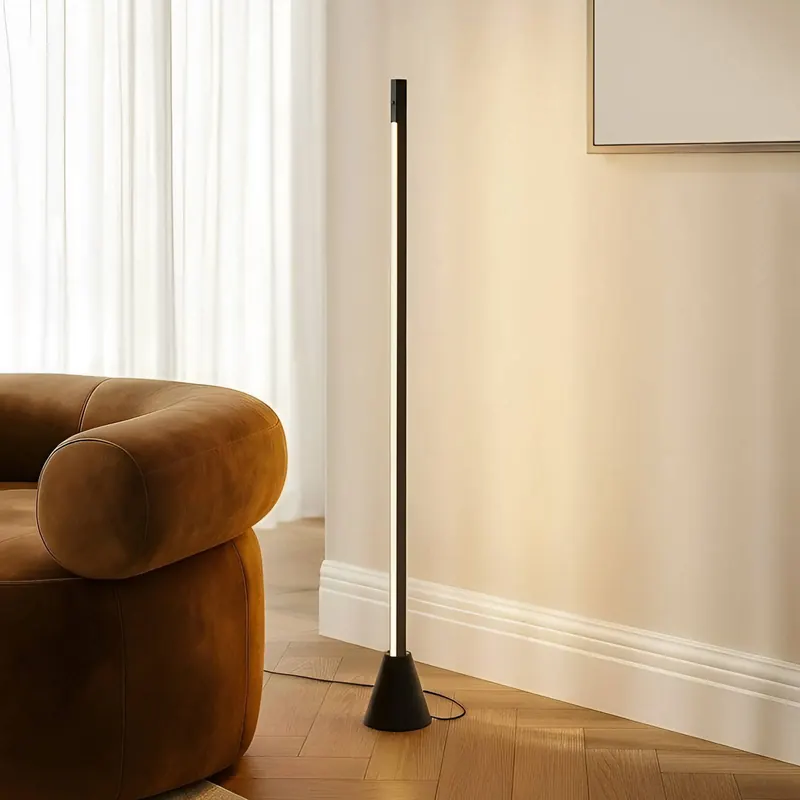 Lampa stojąca LED Lucande Linija, czarna, wysokość 110 cm, czujnik