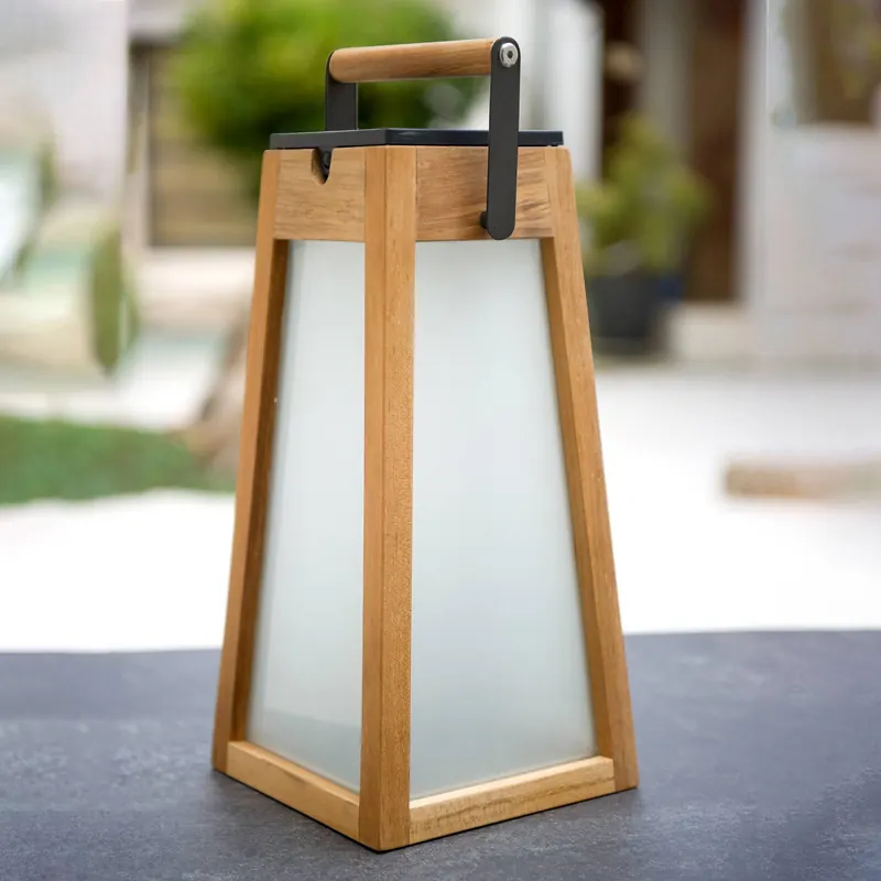Latarnia solarna LED Tecka, drewno tekowe, 39 cm