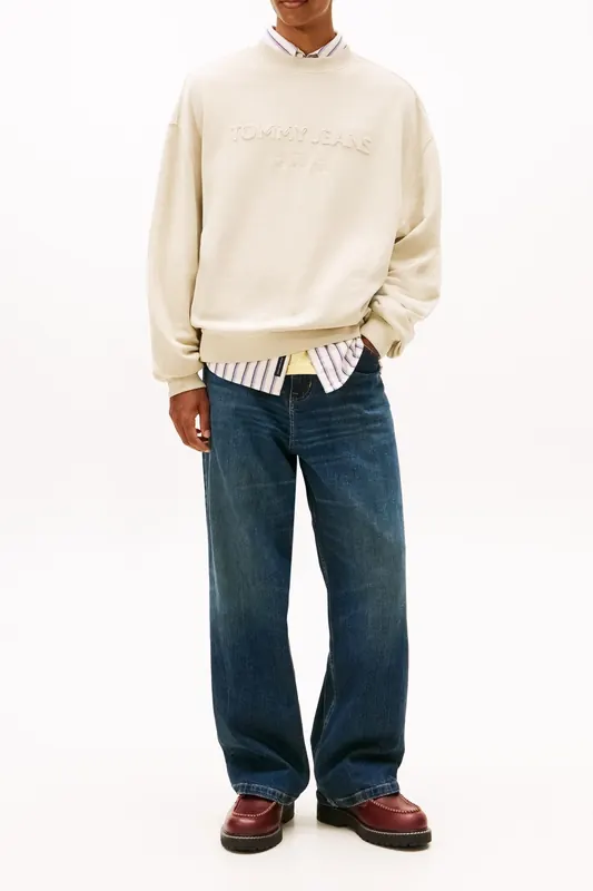 Tommy Hilfiger Classic 90s Tonal Logo Washed Sweatshirt Gulf Sand Maat: S | Sweaters Outlet | Heren | Beige