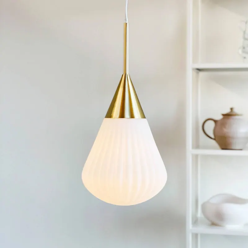 Lampa wisząca Dyberg Larsen Ballon, Ø 21 cm, biała/kolor mosiężny