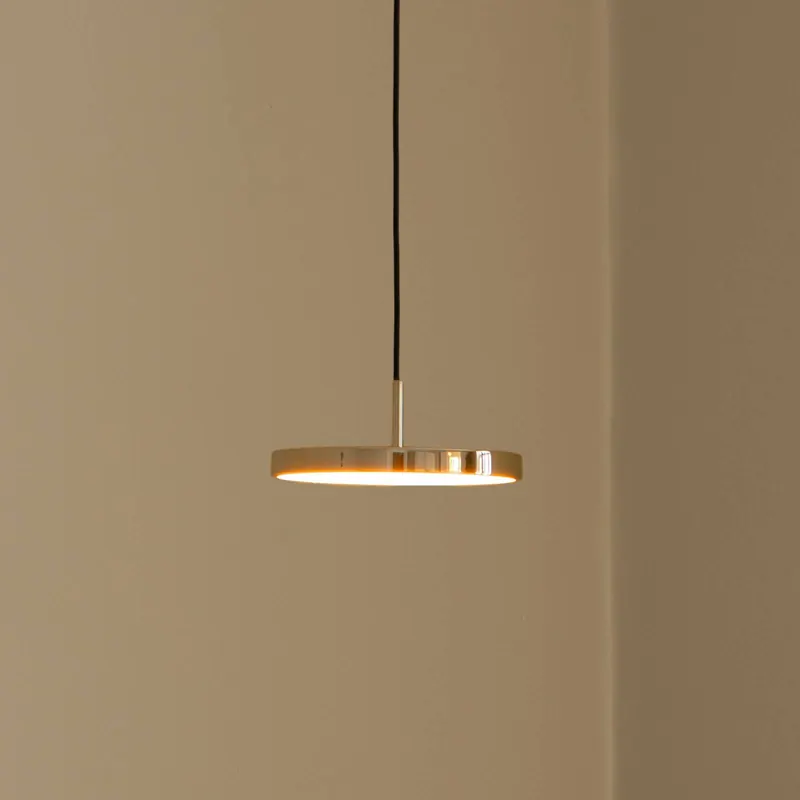 Żyrandol LED UMAGE Asteria Micro, polerowany mosiądz, Ø 15 cm